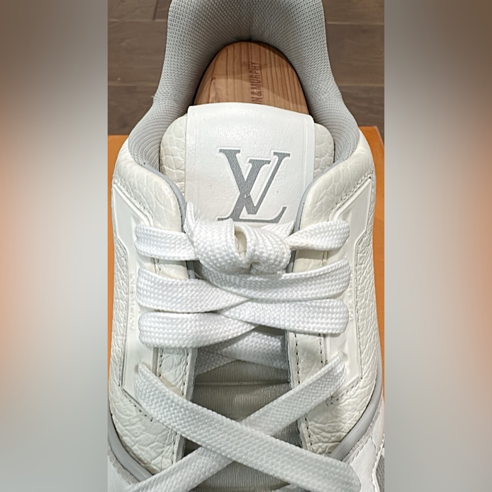 Authentic Louis Vuitton White Mens Trainer Sneaker - Picture 6 of 8